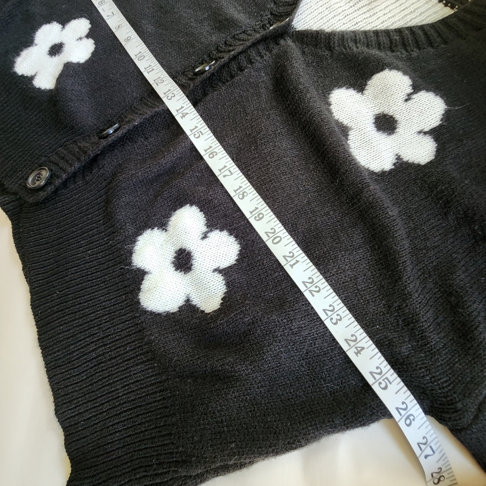 Just Polly New York Daisy Cardigan Black Crop Sweater Size Medium - Picture 8 of 9
